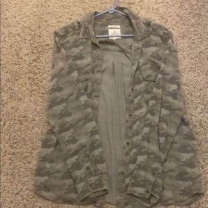 American Eagle button up camo shirt